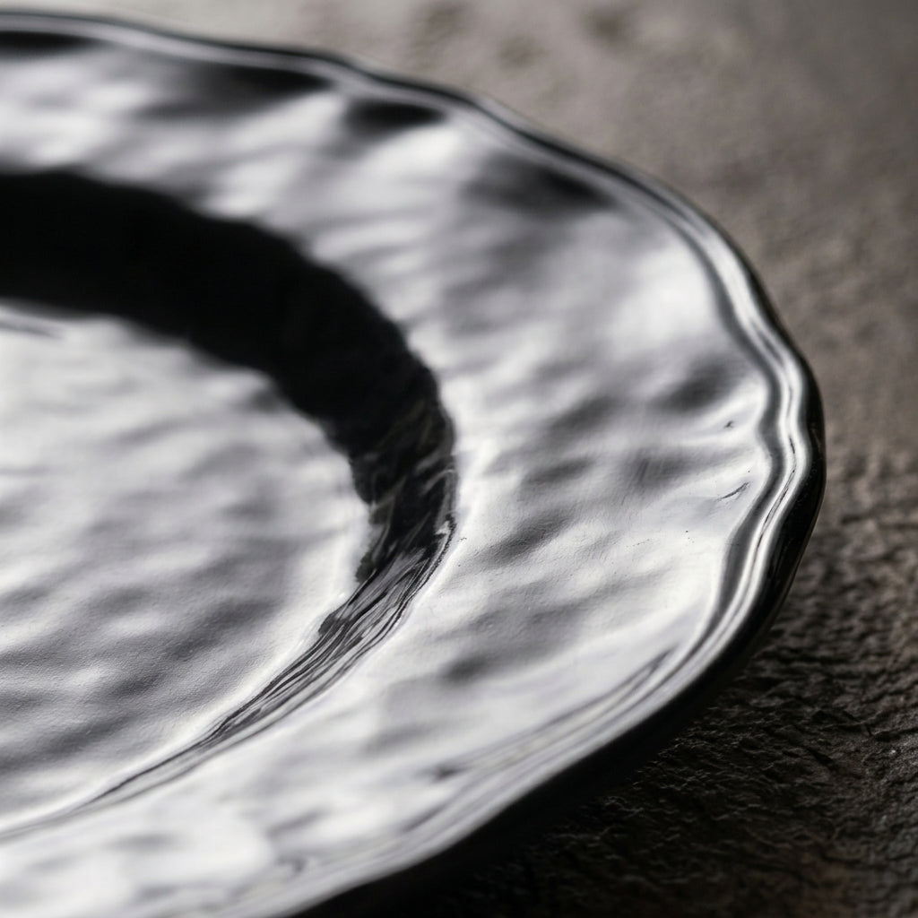 Hammered Gloss Black Scalloped Plates - Set of 4