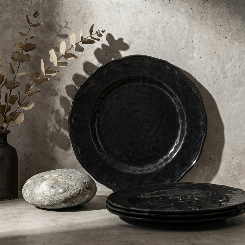 Hammered Gloss Black Scalloped Plates - Set of 4